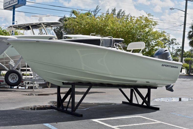 Thumbnail 3 for New 2018 Sportsman 19 Island Reef boat for sale in West Palm Beach, FL