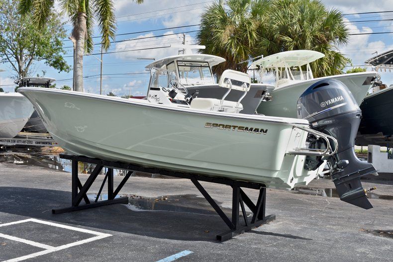 Thumbnail 5 for New 2018 Sportsman 19 Island Reef boat for sale in West Palm Beach, FL