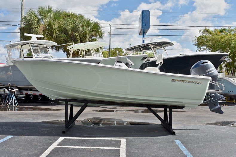 Thumbnail 4 for New 2018 Sportsman 19 Island Reef boat for sale in West Palm Beach, FL