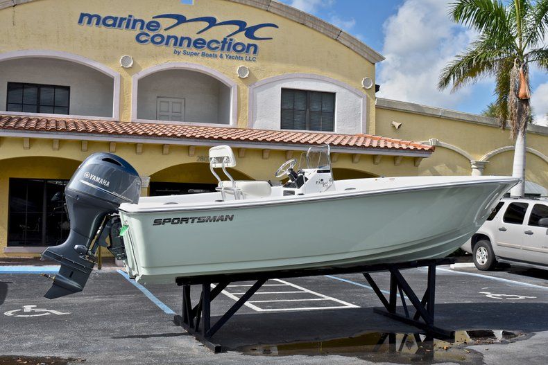 Thumbnail 7 for New 2018 Sportsman 19 Island Reef boat for sale in West Palm Beach, FL