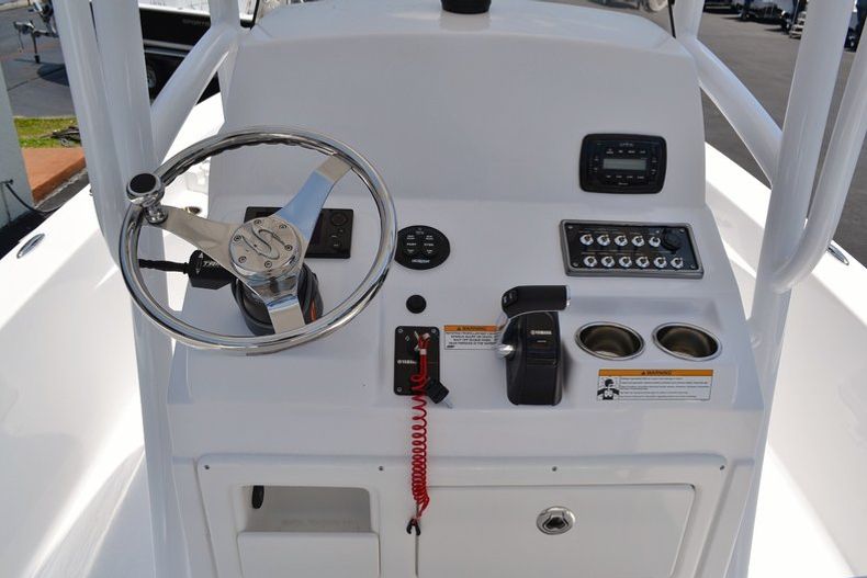 Thumbnail 15 for New 2014 Sportsman Masters 247 Bay Boat boat for sale in Miami, FL