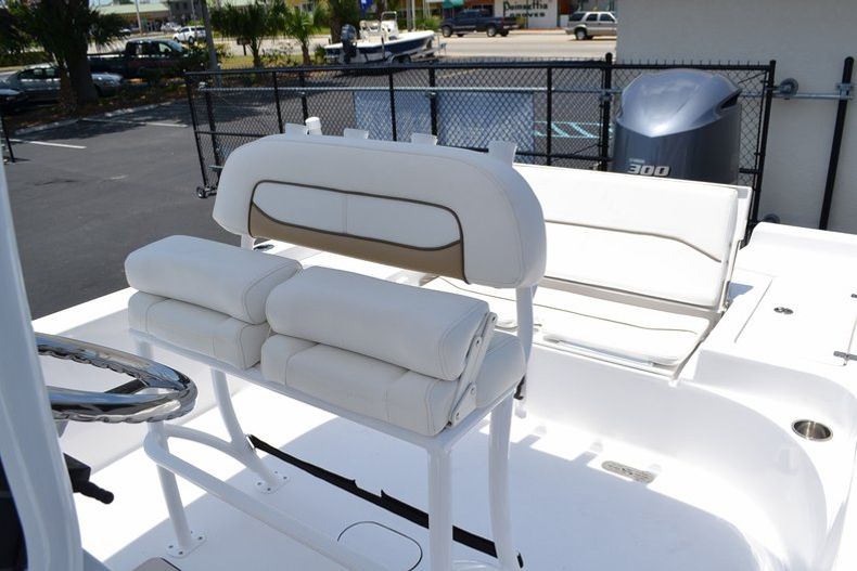 Thumbnail 18 for New 2014 Sportsman Masters 247 Bay Boat boat for sale in Miami, FL