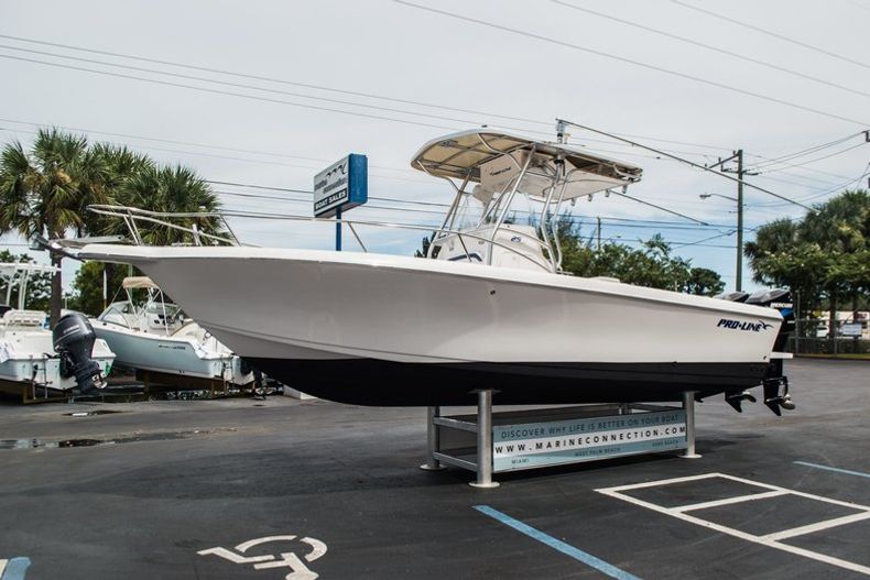 Thumbnail 3 for Used 2004 Pro-Line 25 Sport boat for sale in West Palm Beach, FL