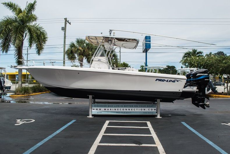 Thumbnail 4 for Used 2004 Pro-Line 25 Sport boat for sale in West Palm Beach, FL