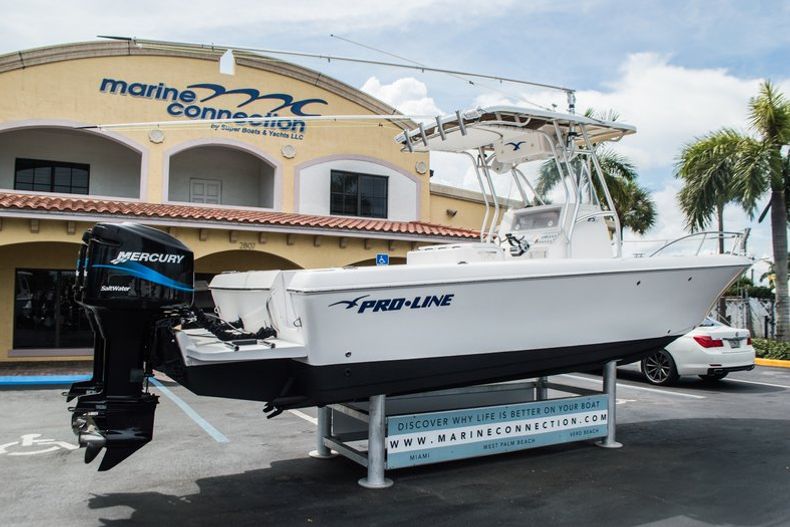 Thumbnail 7 for Used 2004 Pro-Line 25 Sport boat for sale in West Palm Beach, FL