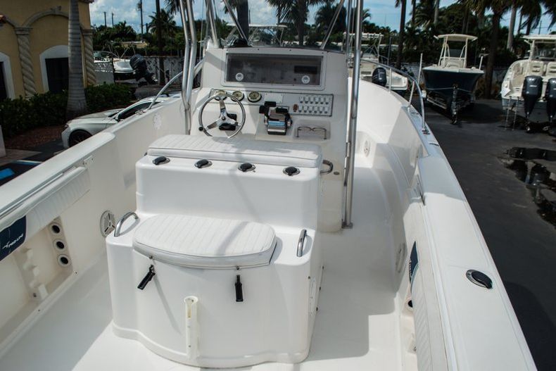 Thumbnail 8 for Used 2004 Pro-Line 25 Sport boat for sale in West Palm Beach, FL