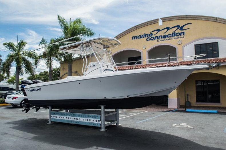 Thumbnail 1 for Used 2004 Pro-Line 25 Sport boat for sale in West Palm Beach, FL