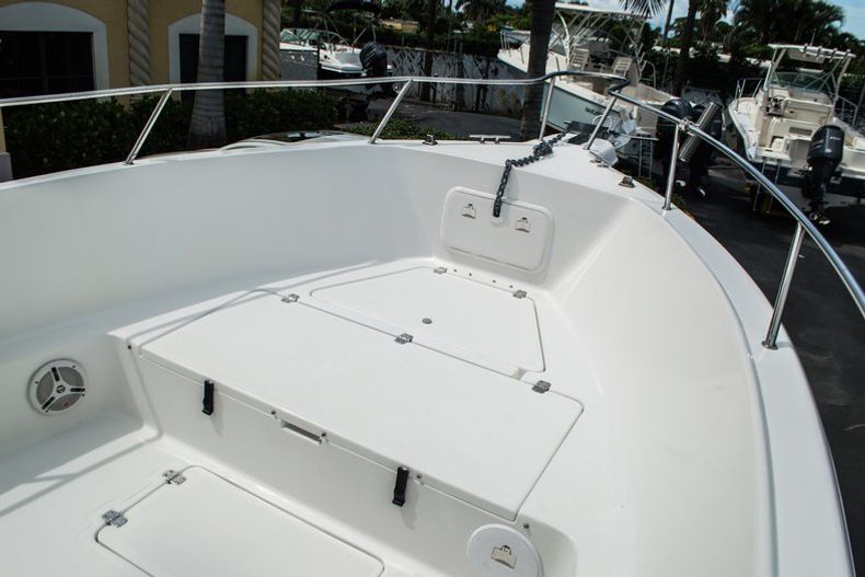 Thumbnail 10 for Used 2004 Pro-Line 25 Sport boat for sale in West Palm Beach, FL