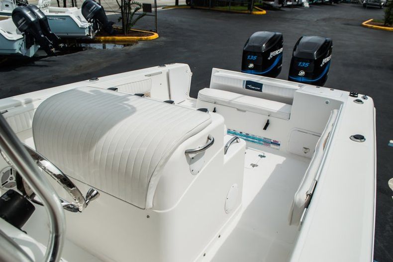 Thumbnail 19 for Used 2004 Pro-Line 25 Sport boat for sale in West Palm Beach, FL