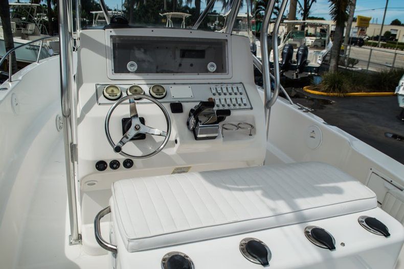 Thumbnail 22 for Used 2004 Pro-Line 25 Sport boat for sale in West Palm Beach, FL