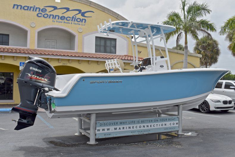 Thumbnail 9 for New 2017 Sportsman Heritage 231 Center Console boat for sale in West Palm Beach, FL