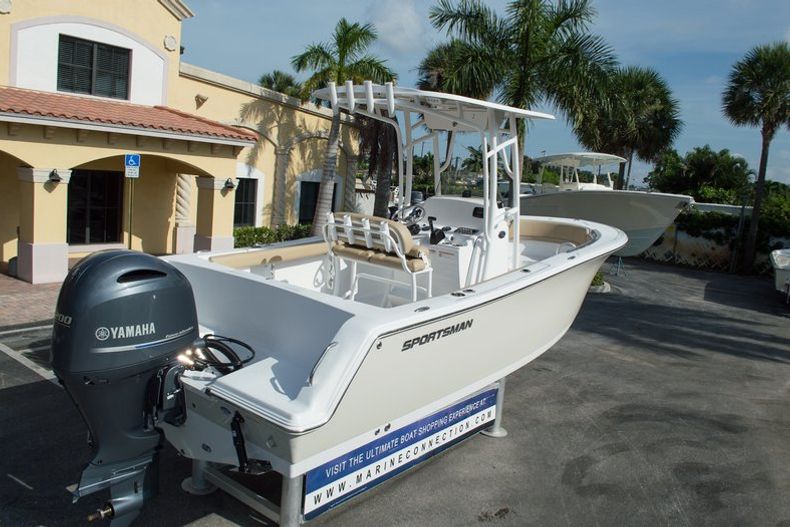 Thumbnail 32 for New 2015 Sportsman Heritage 231 Center Console boat for sale in West Palm Beach, FL