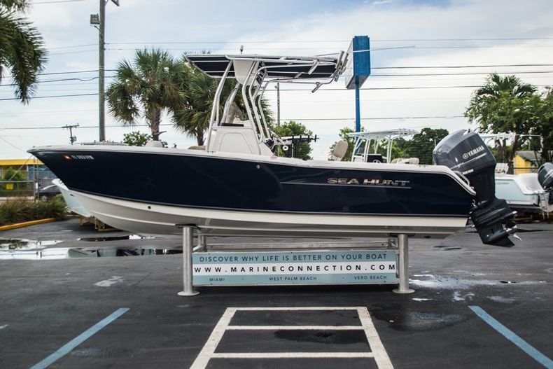 Thumbnail 4 for Used 2012 Sea Hunt 211 Ultra boat for sale in West Palm Beach, FL