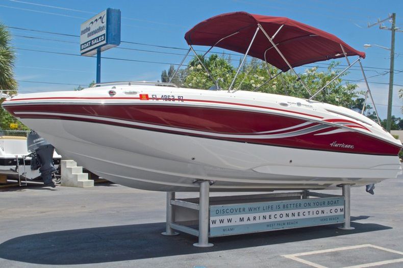 Thumbnail 4 for Used 2014 Hurricane SunDeck Sport SS 220 OB boat for sale in West Palm Beach, FL
