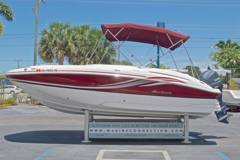 Thumbnail 5 for Used 2014 Hurricane SunDeck Sport SS 220 OB boat for sale in West Palm Beach, FL