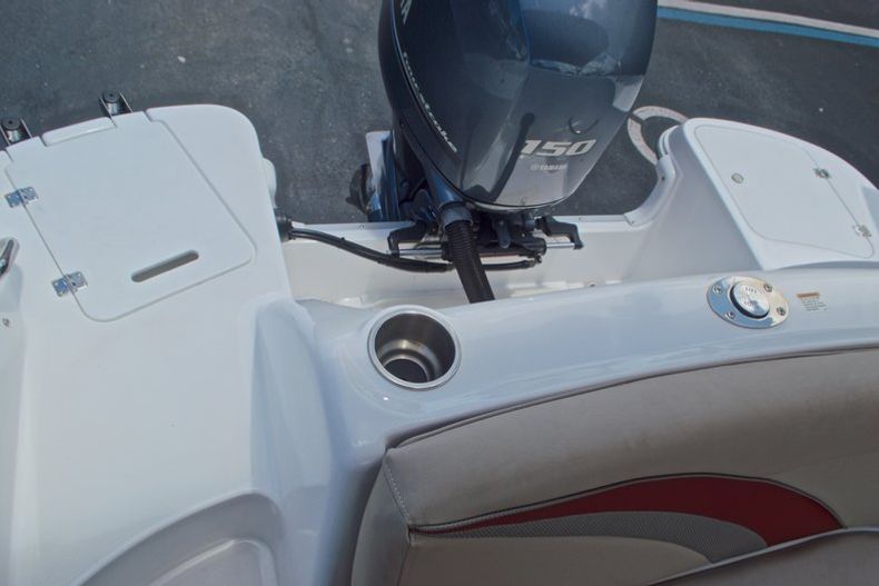 Thumbnail 11 for Used 2014 Hurricane SunDeck Sport SS 220 OB boat for sale in West Palm Beach, FL