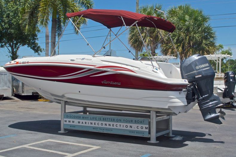 Thumbnail 6 for Used 2014 Hurricane SunDeck Sport SS 220 OB boat for sale in West Palm Beach, FL