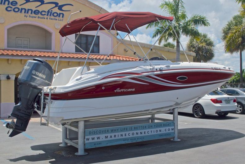 Thumbnail 8 for Used 2014 Hurricane SunDeck Sport SS 220 OB boat for sale in West Palm Beach, FL