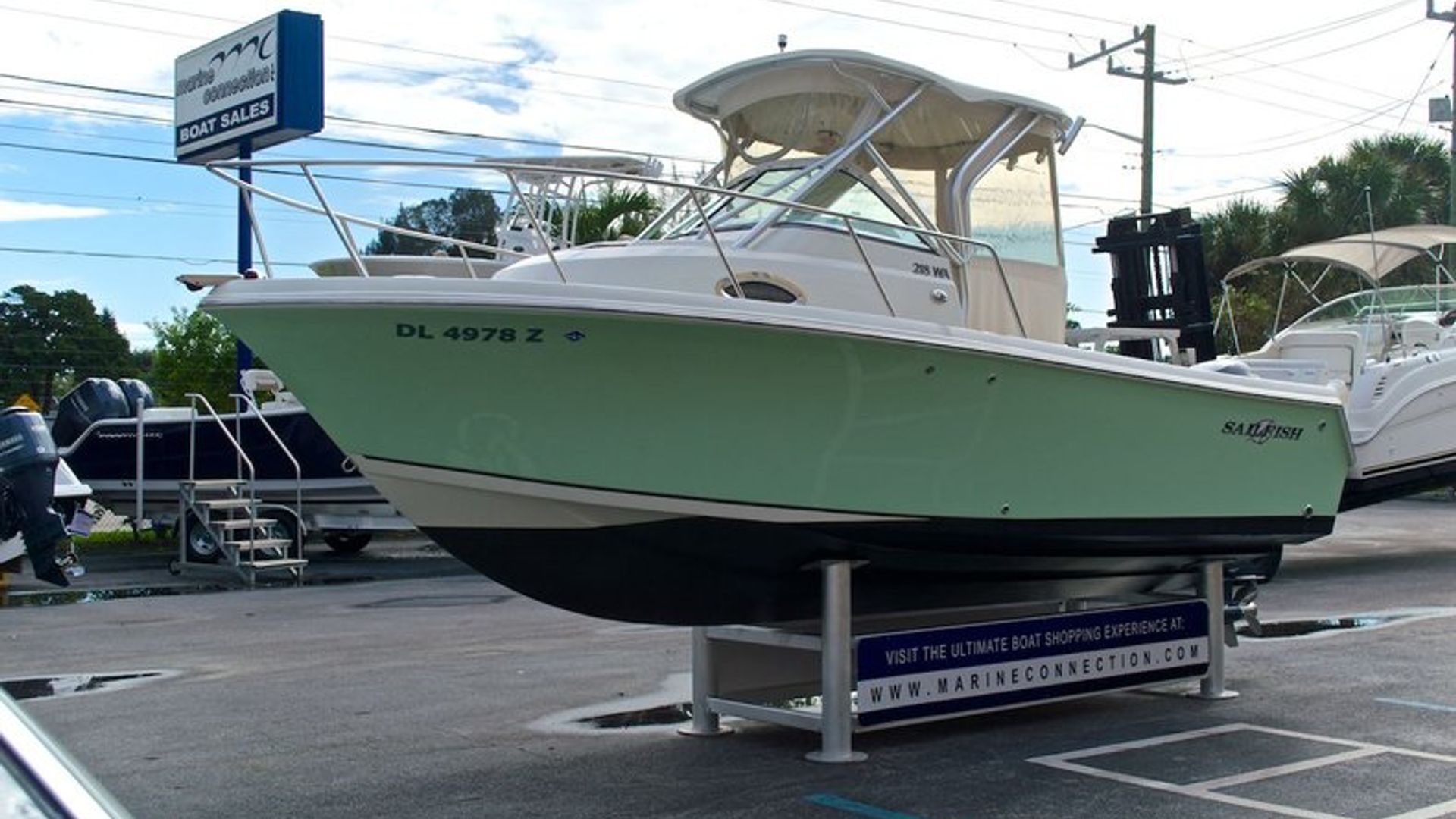 Used 2005 Sailfish 218 Walkaround #0040 image 4