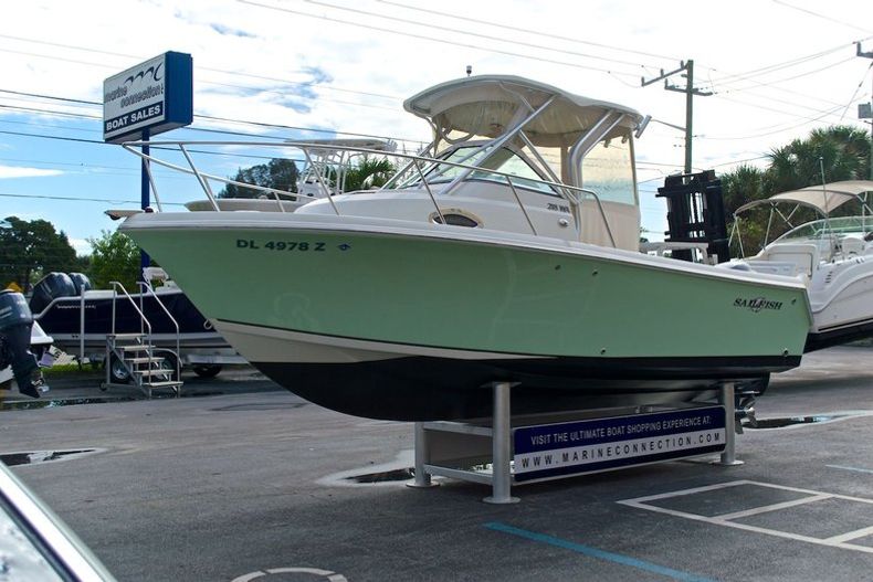 Thumbnail 3 for Used 2005 Sailfish 218 Walkaround boat for sale in West Palm Beach, FL