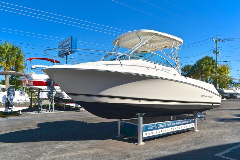 Thumbnail 4 for Used 2006 Wellcraft 232 Coastal Walkaround boat for sale in West Palm Beach, FL
