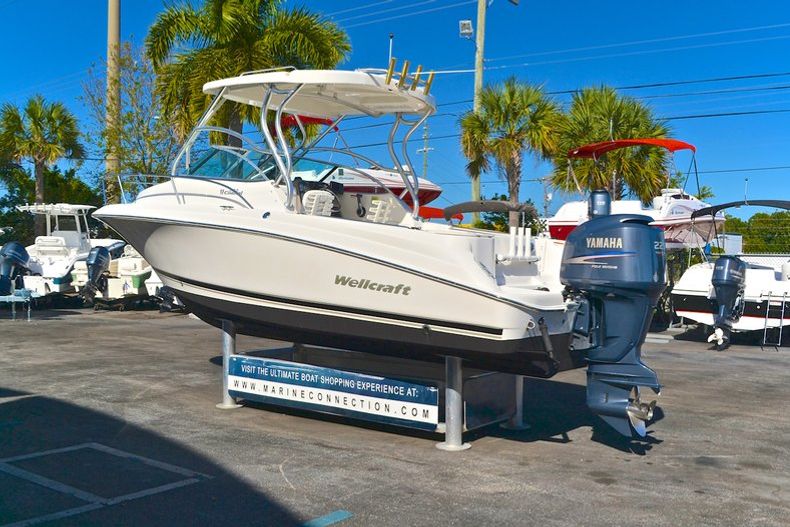 Thumbnail 6 for Used 2006 Wellcraft 232 Coastal Walkaround boat for sale in West Palm Beach, FL