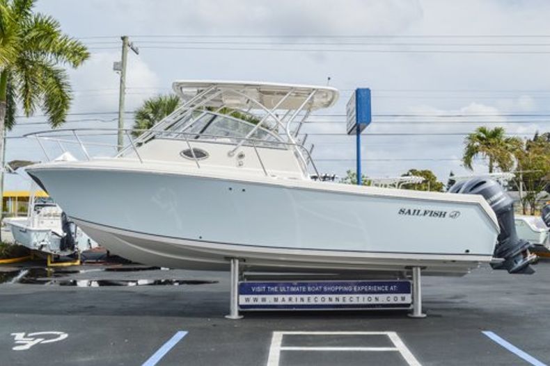 Thumbnail 5 for Used 2015 Sailfish 270 WAC Walk Around boat for sale in Miami, FL