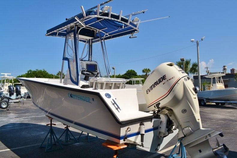 Thumbnail 4 for Used 2006 Contender 21 Open Fish Center Console boat for sale in Vero Beach, FL