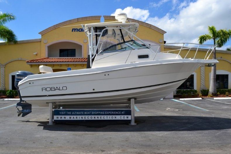 Used 2005 Robalo R235 Walk Around boat for sale in West Palm Beach, FL