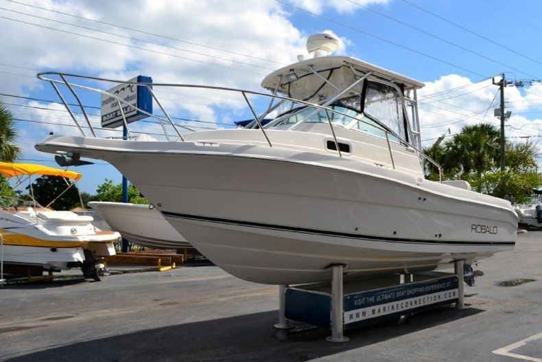 Thumbnail 7 for Used 2005 Robalo R235 Walk Around boat for sale in West Palm Beach, FL