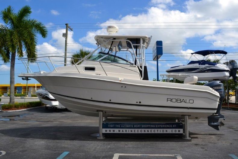 Thumbnail 8 for Used 2005 Robalo R235 Walk Around boat for sale in West Palm Beach, FL
