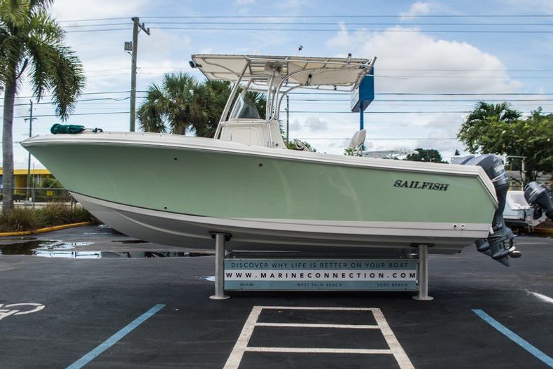 Thumbnail 4 for Used 2006 Sailfish 2360 CC Center Console boat for sale in West Palm Beach, FL