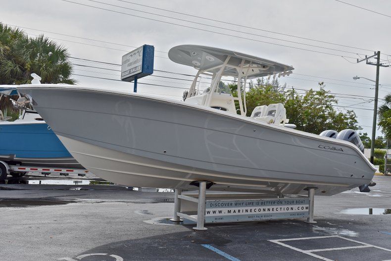 Thumbnail 3 for New 2018 Cobia 261 Center Console boat for sale in Vero Beach, FL
