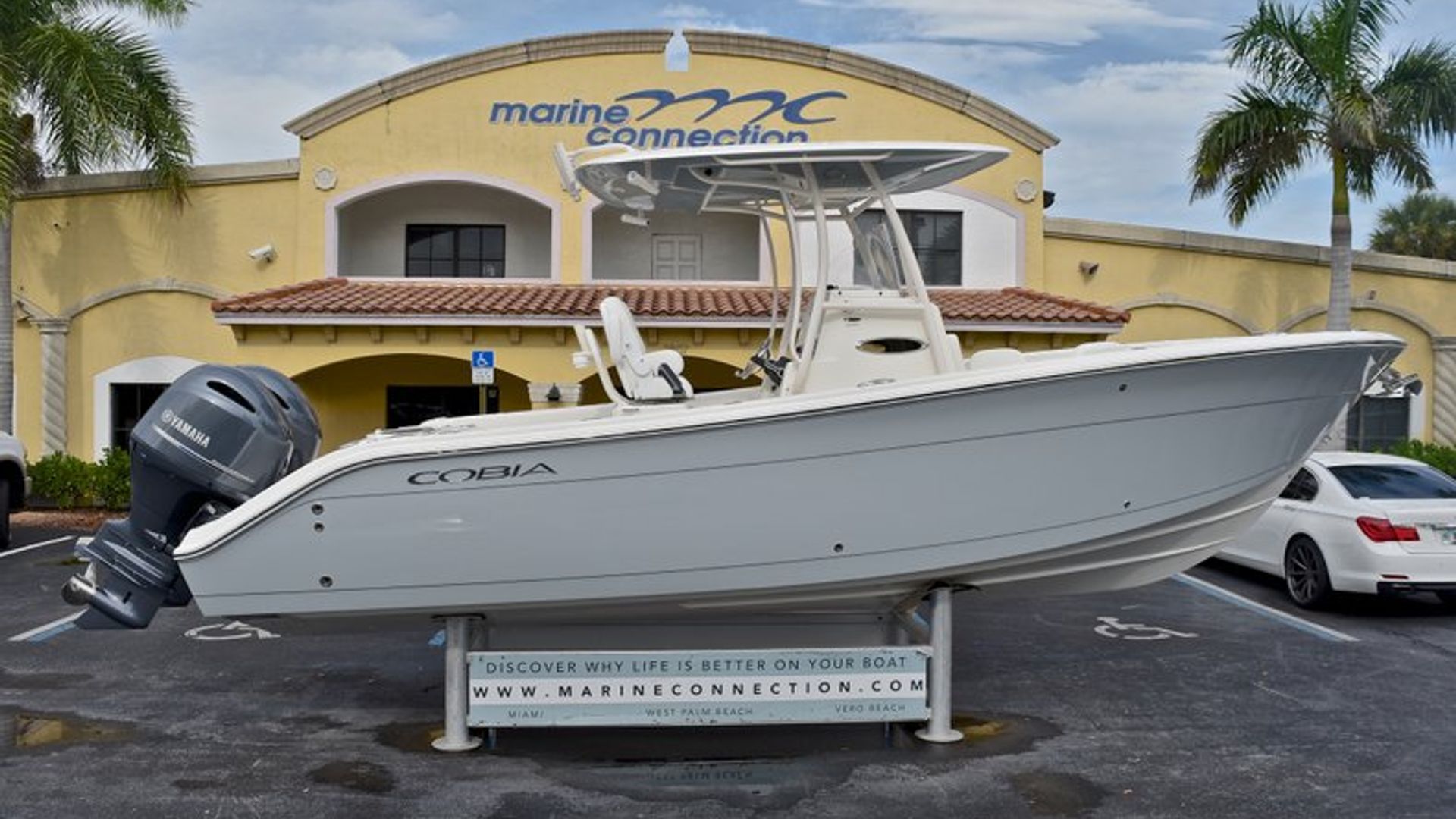 New 2018 Cobia 261 Center Console #Y013 image 1