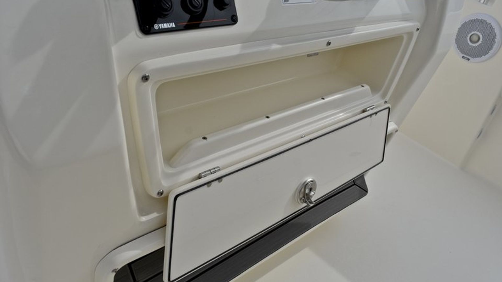 New 2018 Cobia 261 Center Console #Y013 image 41