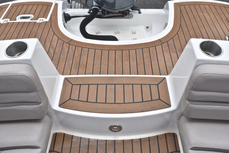 Thumbnail 10 for Used 2015 Hurricane SunDeck SD 2690 OB boat for sale in West Palm Beach, FL