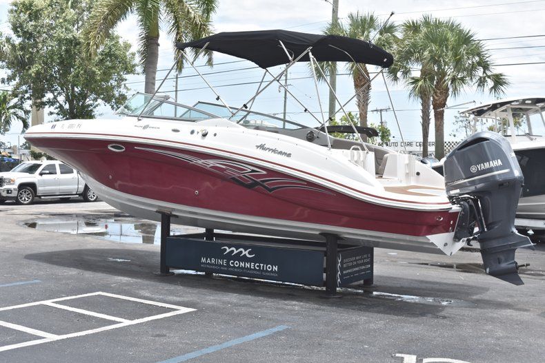 Thumbnail 5 for Used 2015 Hurricane SunDeck SD 2690 OB boat for sale in West Palm Beach, FL