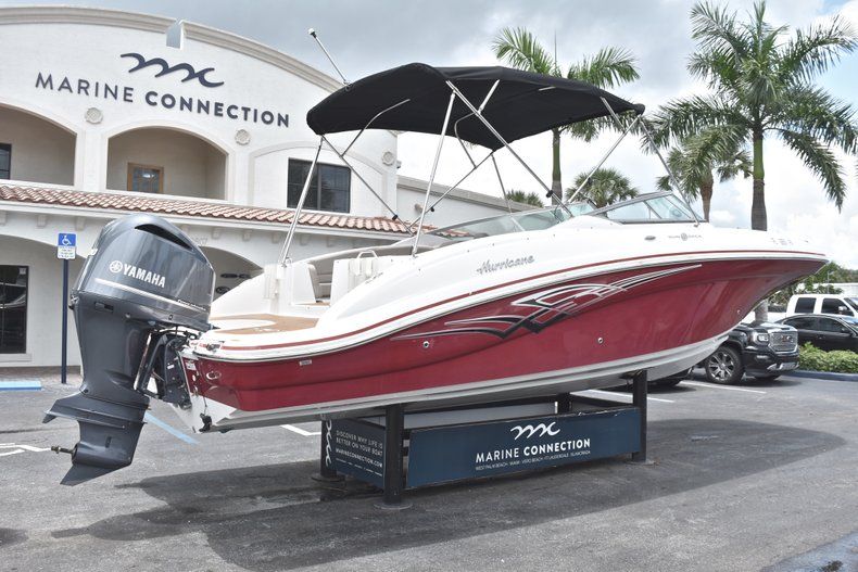 Thumbnail 7 for Used 2015 Hurricane SunDeck SD 2690 OB boat for sale in West Palm Beach, FL