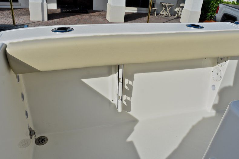 Thumbnail 17 for New 2018 Cobia 220 Center Console boat for sale in Fort Lauderdale, FL