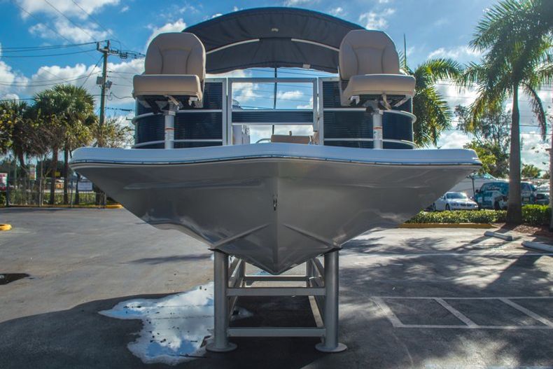 Thumbnail 2 for New 2016 Hurricane FunDeck FD 216 OB boat for sale in West Palm Beach, FL