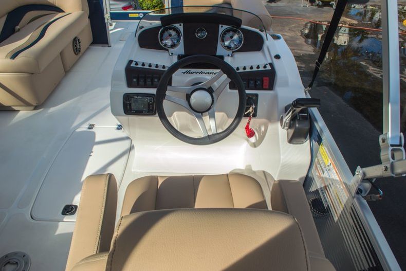 Thumbnail 19 for New 2016 Hurricane FunDeck FD 216 OB boat for sale in West Palm Beach, FL