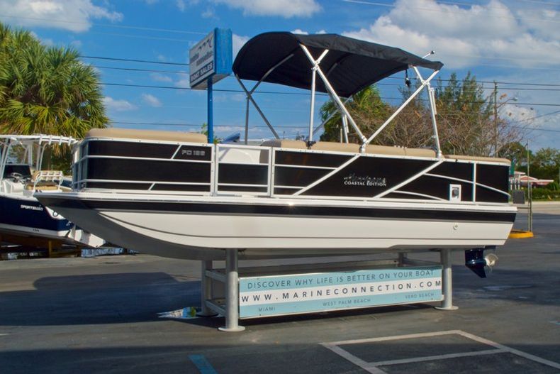 Thumbnail 4 for New 2016 Hurricane Fundeck FD 196 OB boat for sale in West Palm Beach, FL