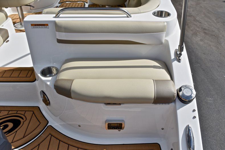 Thumbnail 10 for New 2017 Hurricane SunDeck SD 2486 OB boat for sale in West Palm Beach, FL