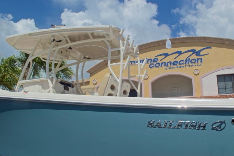 Thumbnail 10 for New 2017 Sailfish 320 CC Center Console boat for sale in Vero Beach, FL