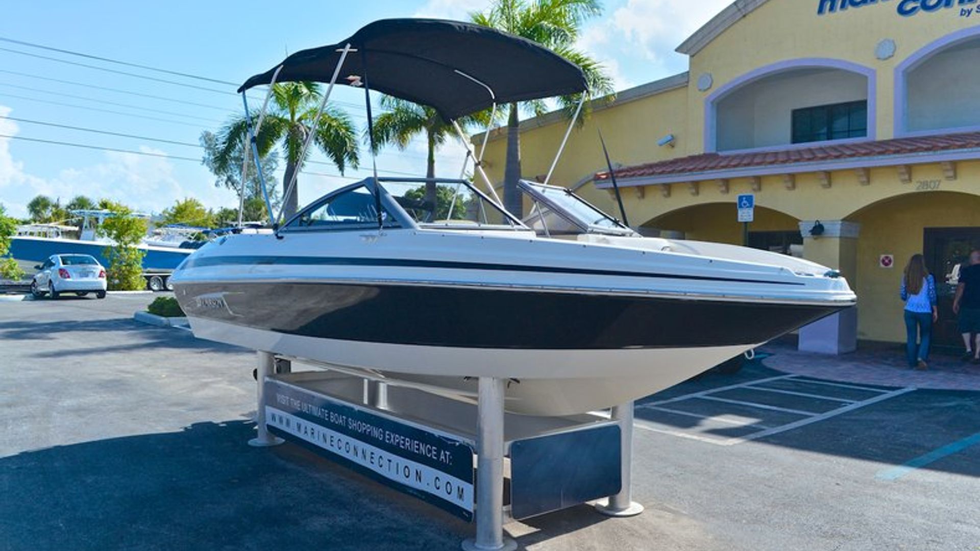 Used 2011 Larson LX 850 Bowrider #1904 image 2