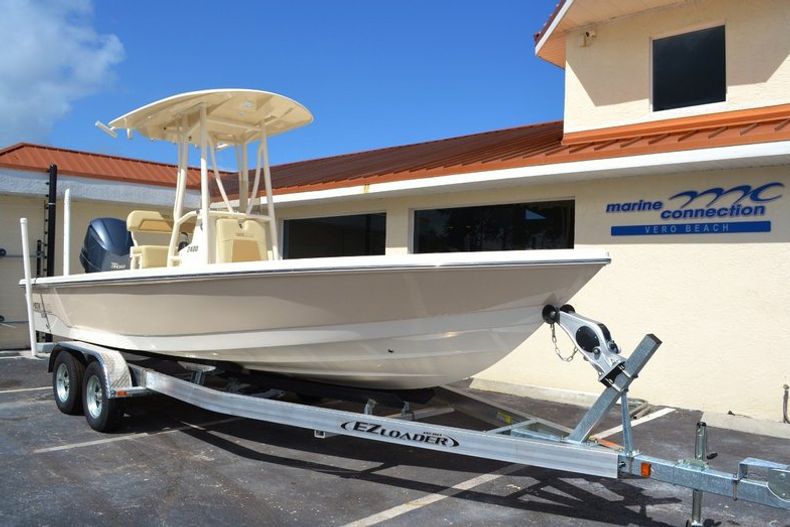 Thumbnail 1 for New 2016 Pathfinder 2400 TRS Bay Boat boat for sale in Vero Beach, FL