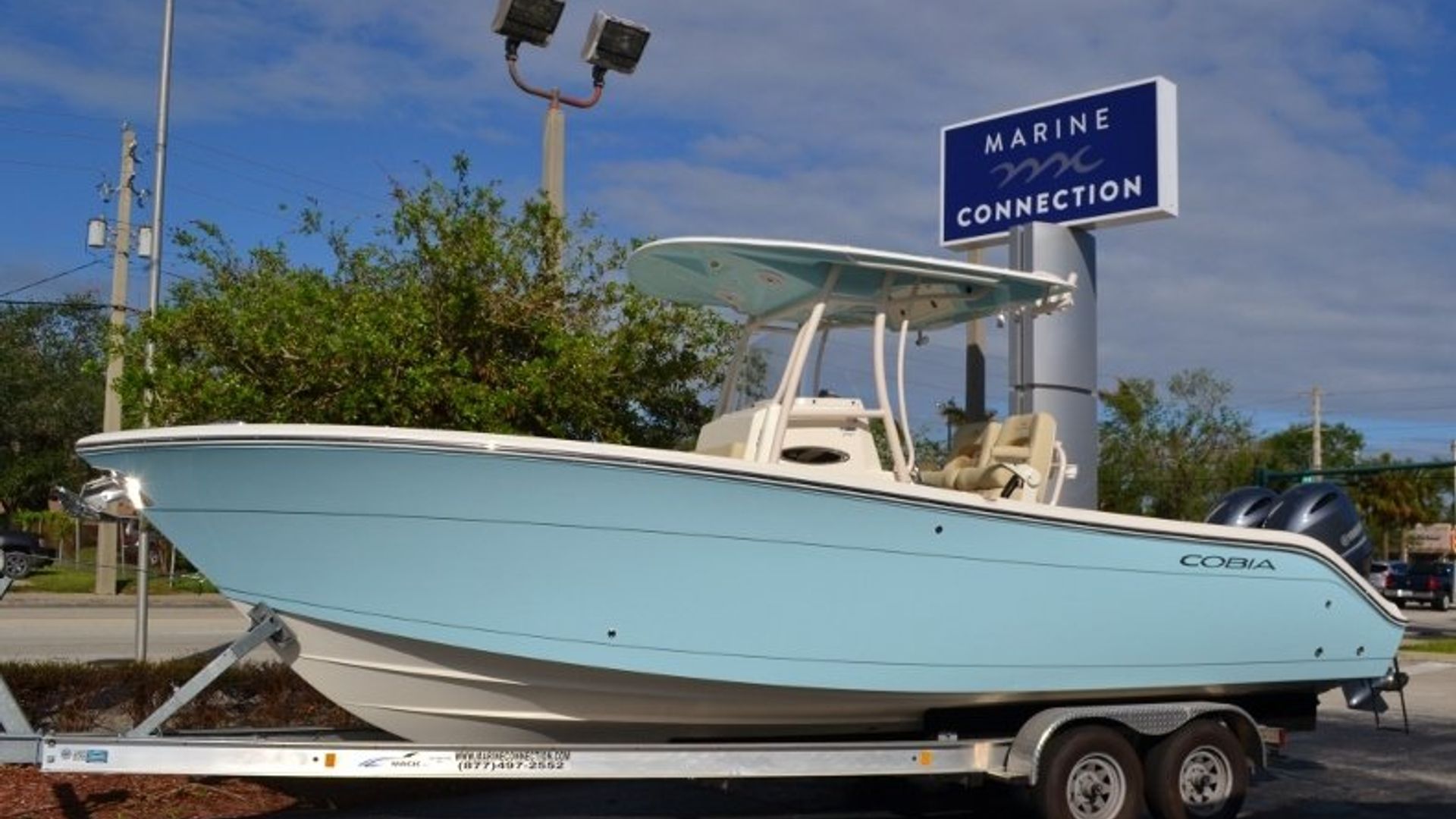 New 2018 Cobia 261 Center Console #Y017 image 1