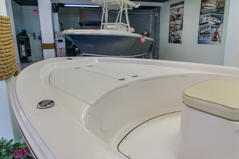 Thumbnail 2 for New 2016 Sportsman 18 Island Bay boat for sale in Miami, FL