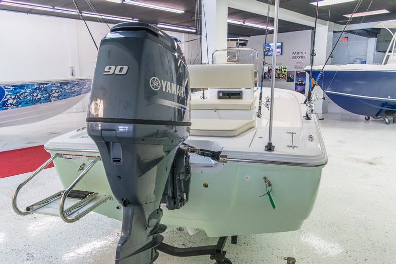 Thumbnail 9 for New 2016 Sportsman 18 Island Bay boat for sale in Miami, FL