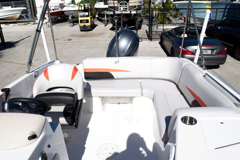 Thumbnail 15 for Used 2017 Hurricane SunDeck Sport SS 188 OB boat for sale in Fort Lauderdale, FL